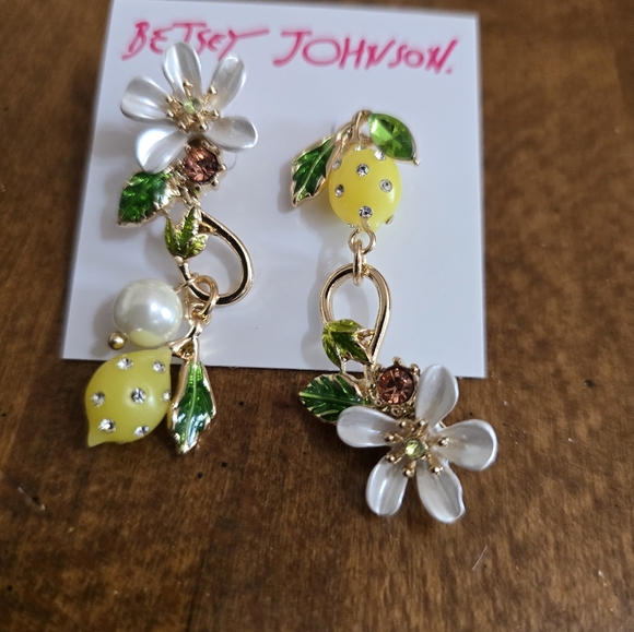 Betsey Johnson Lemon Earrings - Picture 2 of 4